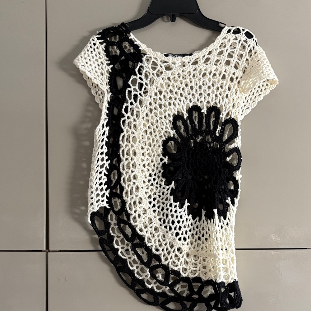 Handcrafted Crochet Asymmetric Shell Top - White & Black